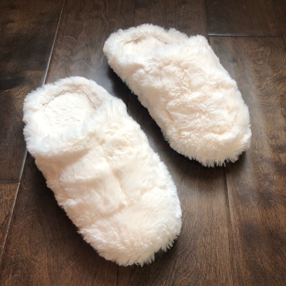 white slippers fluffy